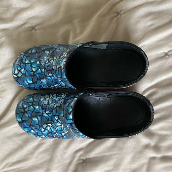 Dansko blue stained glass print leather professional slip on closed back clog 40 - Picture 5 of 14